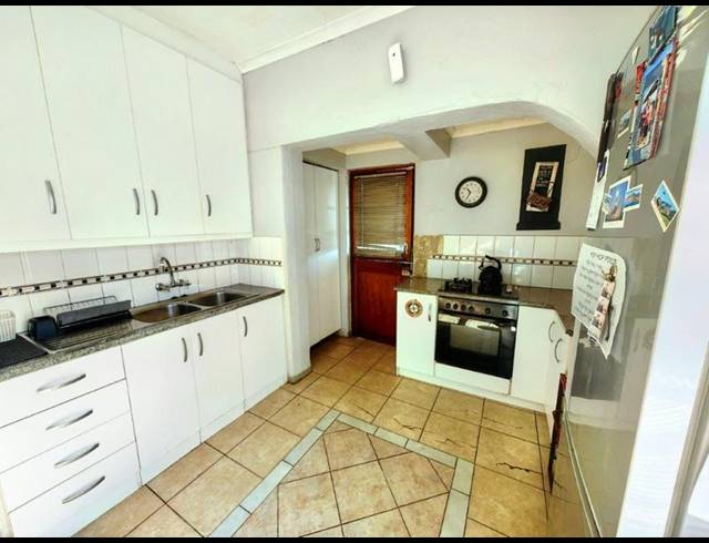 2 BEDROOM HOUSE FOR SALE IN RUYTERWACHT